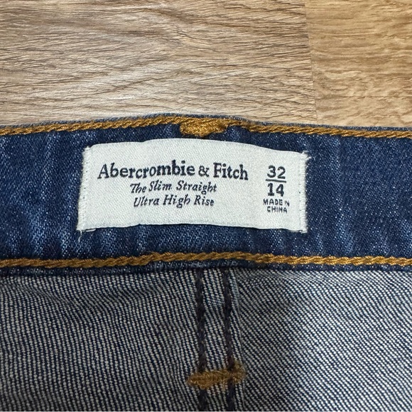 Abercrombie Ultra High Rise The Slim Straight Jean Dark Blue Wash Size 14/32 - Picture 8 of 8